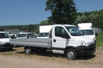 TYLKO 163 TYŚ KM. NA PODUSZKACH TYŁ.. 4.40-M. Skrzynia Nowa Alu